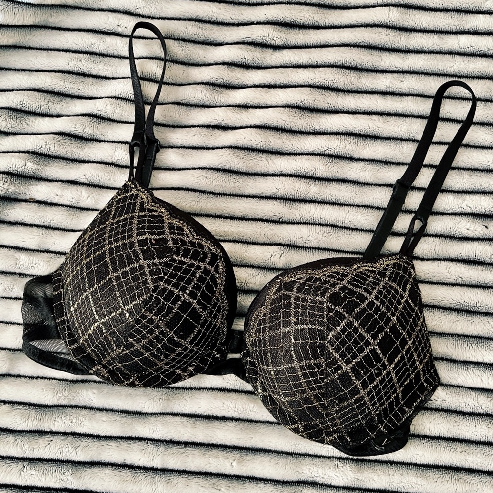 Victoria’s Secret Sexy Tee Lace Push Up Bra